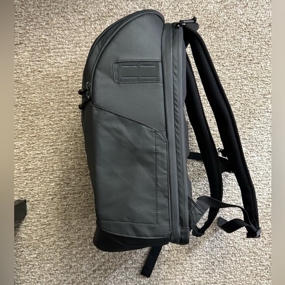 Nomatic x McKinnon Camera Pack 25L + ACCESSORIES - Picture 3 of 11